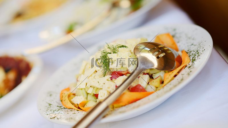 成都休闲食品批发市场：坚果价格背后的秘密**